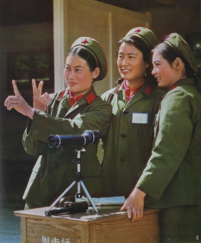 1975年8月《人民画报》封面-女射击手，李长捷摄影，解放军第三届运动会上（19