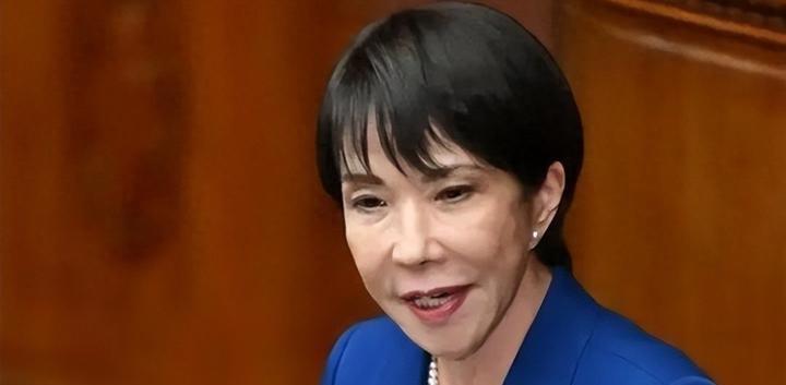 这事儿放咱小区楼底下唠就是：天天拿放大镜琢磨邻居家阳台晾衣架朝哪头、空调外机嗡了