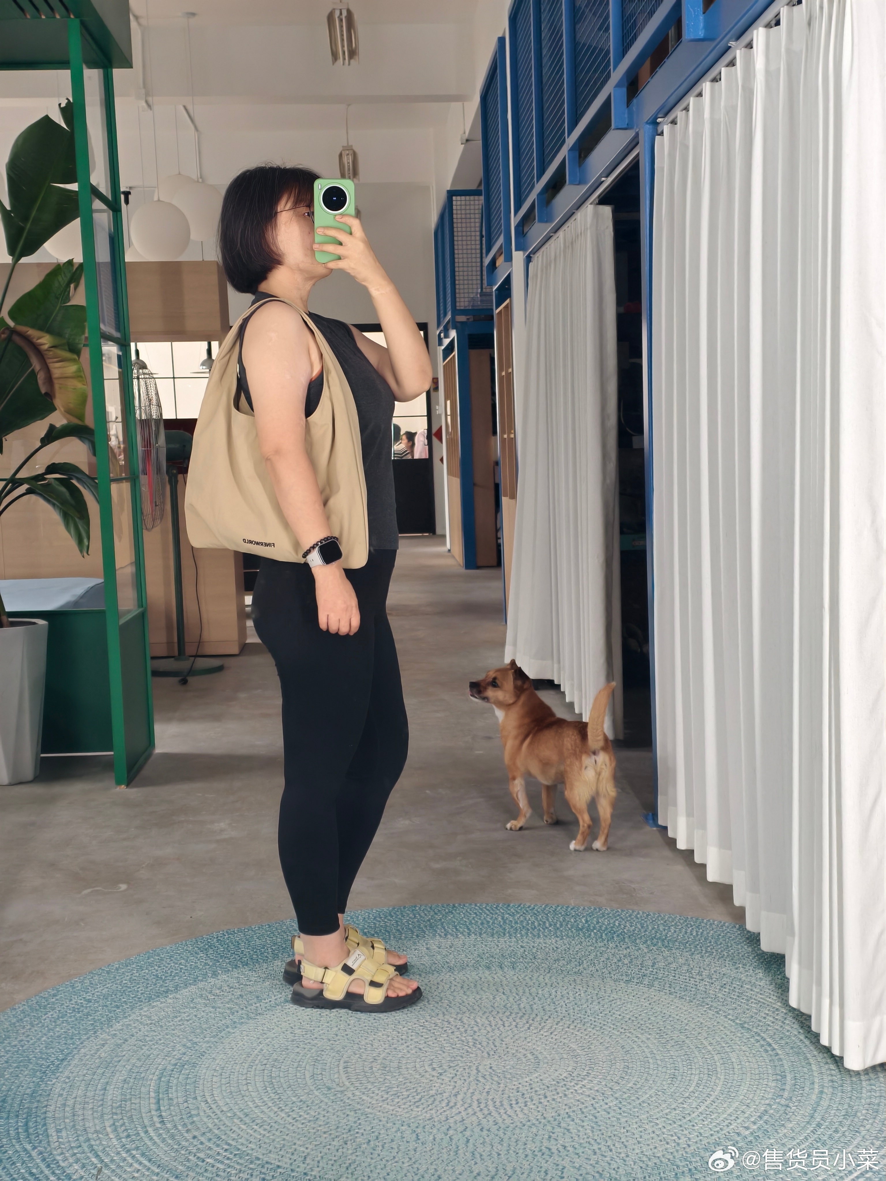 ootd 如果我穿的裤子有口袋，也不需要带大件儿的东西，我是不背包的。今天想穿瑜