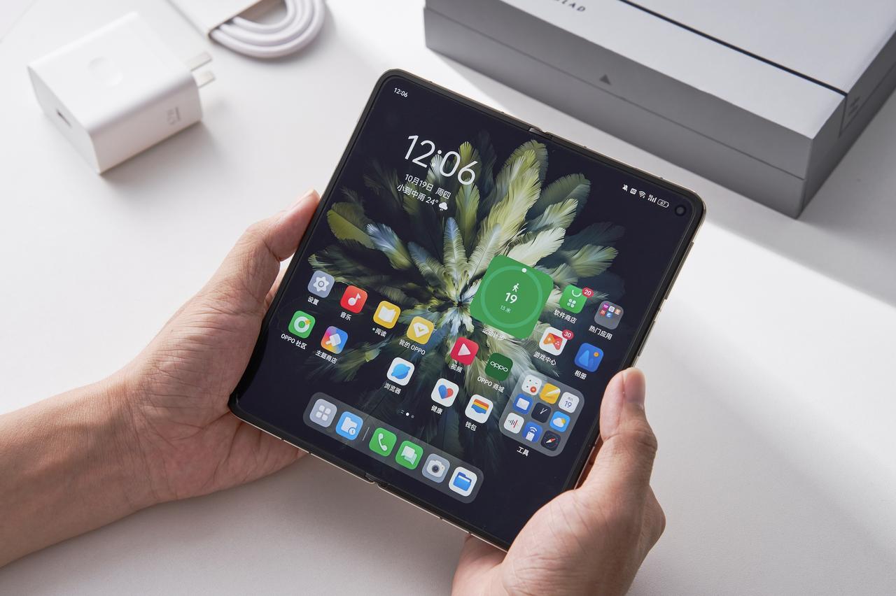 真TM绝了，折叠屏还能这么玩？卷屏幕、影像就算了，想不到OPPO Find N3