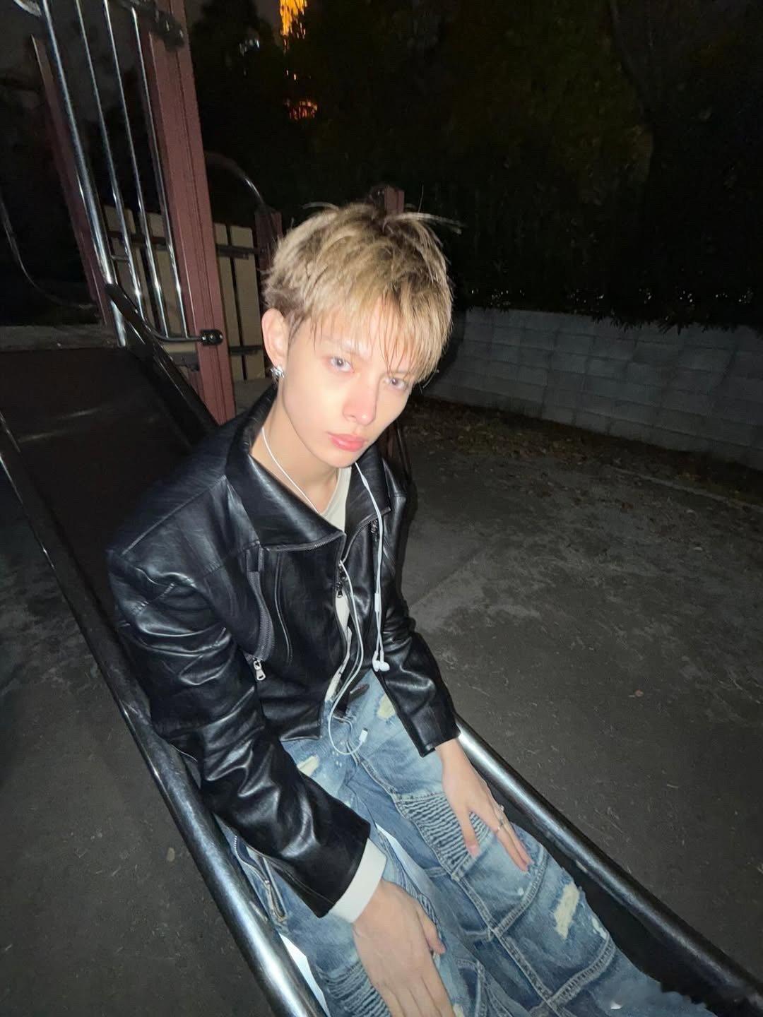 赵雨凡JAMES  🦅赵雨凡亚混神颜  玩滑梯的詹詹简直不要太萌😘😘💫 