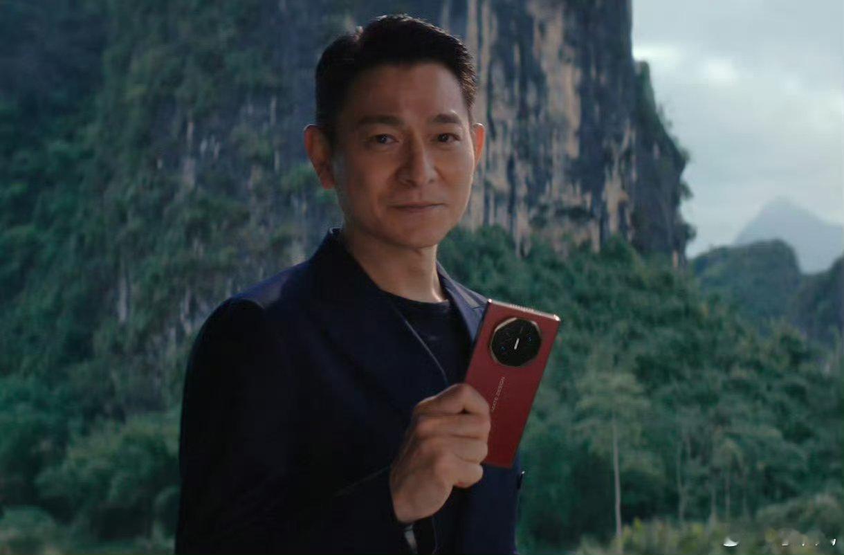 #华为三折叠被炒至9万天价#建议大家理智！这只是一部手机！手机的价值应该回归到用