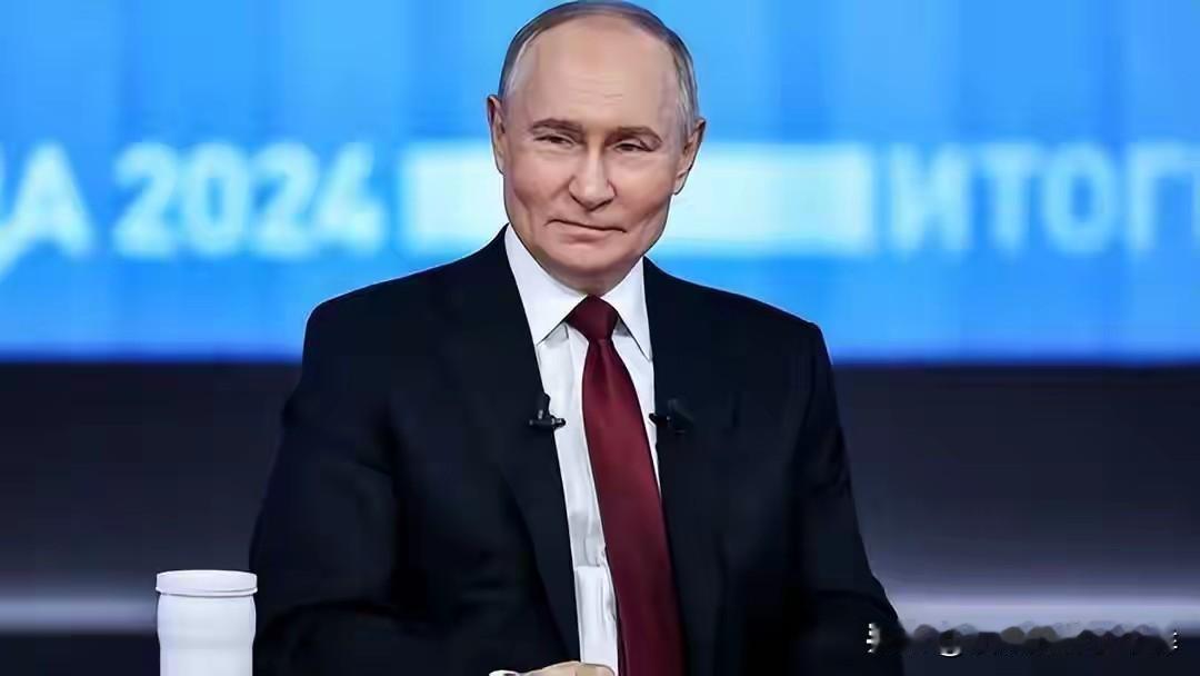 俄罗斯总统普京硬汉也有柔情！主持人采访普京问你相信一见钟情么？普京回答“是的”。