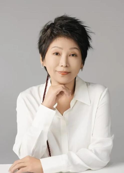 北京中医药大学副教授曲黎敏一句话炸了锅：“男人只要老伴一死了，不出一个礼拜，他就