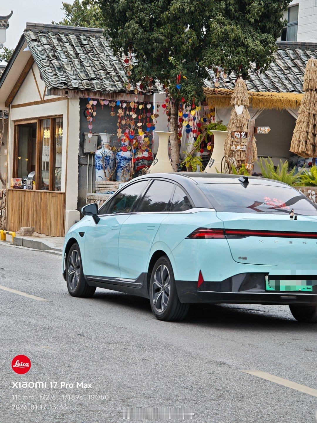 偶遇天青蓝小鹏P5 ，那时候那个紫色也是绝版了，白内必须配外紫，没选，怕驾驭不住