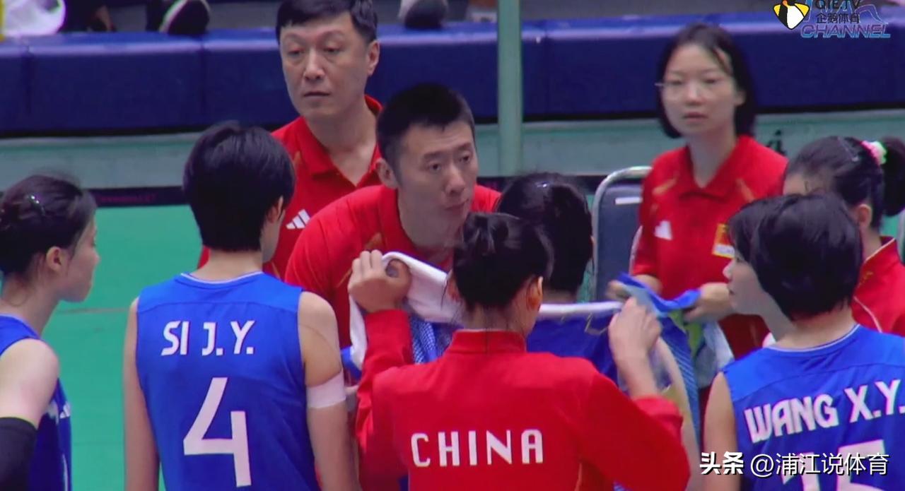 国少女排3-0横扫日本队晋级U18亚锦赛决赛，陈晓辉独一档存在，河北少女王馨语成