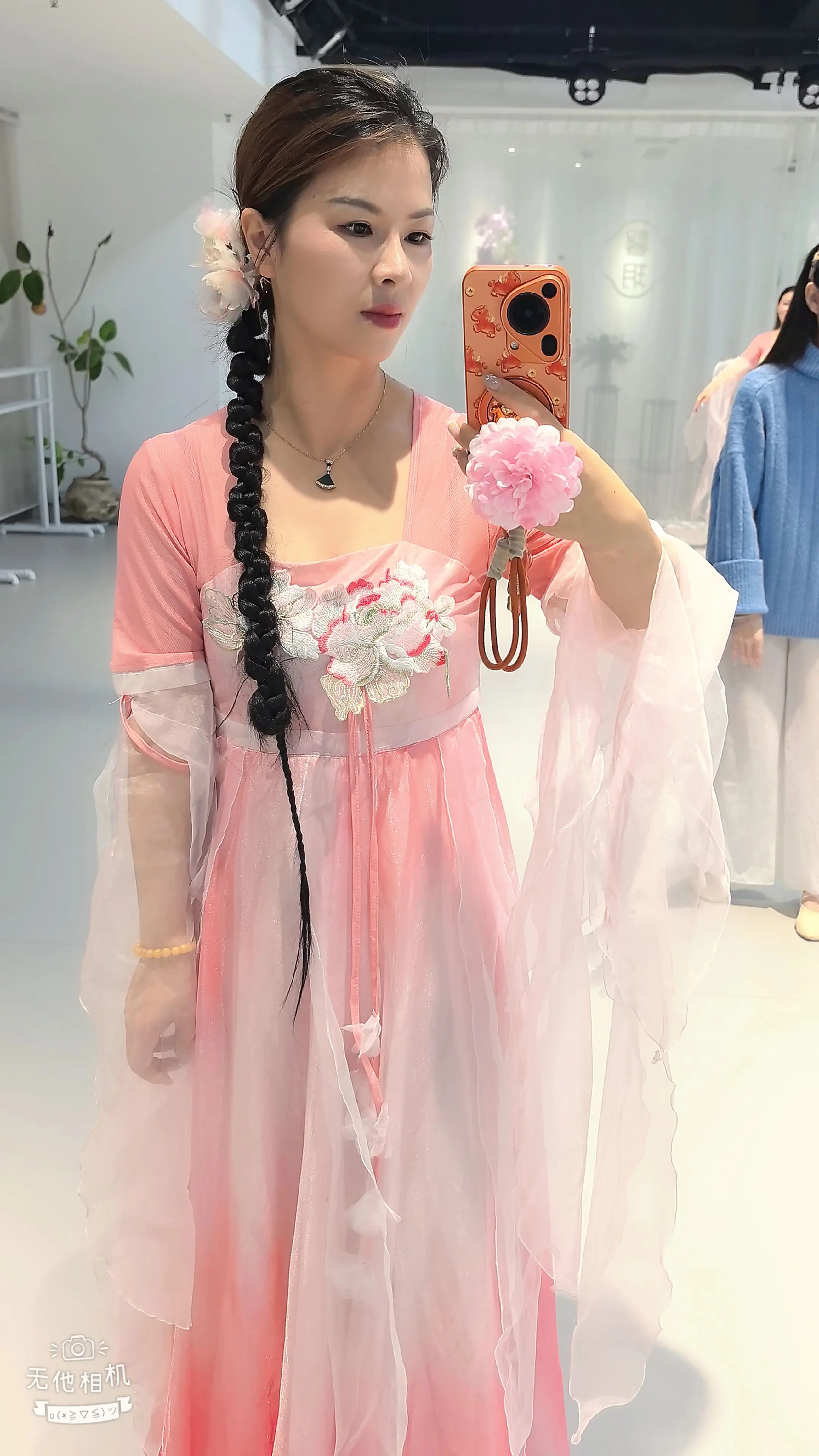 阳光会照亮每一个抬头的人。