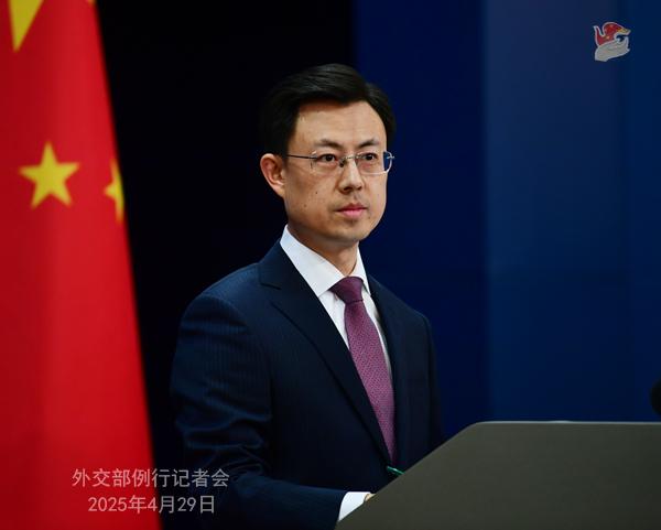 在拒绝接收波音飞机多日之后，中国商务部表示愿意继续支持与美国波音公司的合作。
 