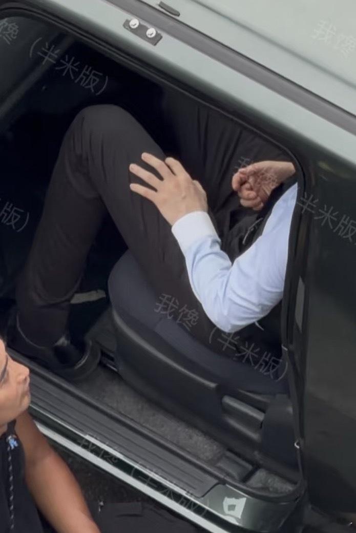 婷婷的身材很曼妙 