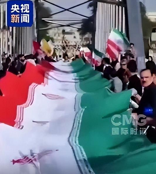 就在停火协议达成前数小时，一幕让世界震惊的画面出现在伊朗境内
 
真敢玩命啊！离