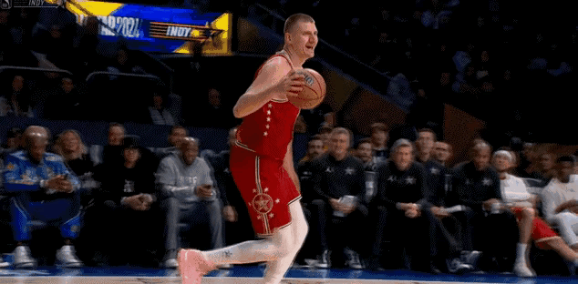 NBA今日二个胖子，二个“骗子”，

一个约基奇，当你以为他要扣篮的时候，他把你
