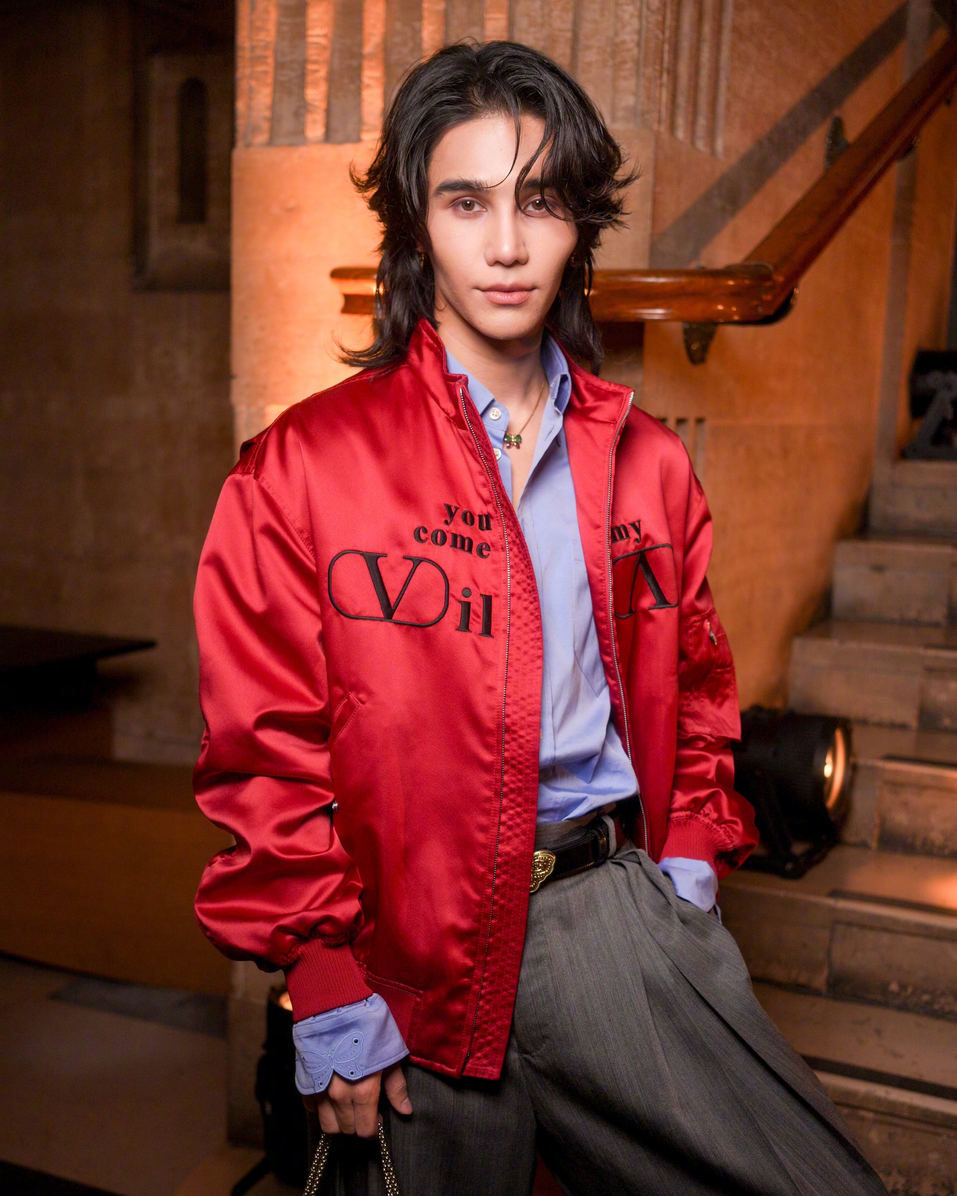 出席Valentino 2027春夏系列发布秀的：品牌大使 freen ，IVE