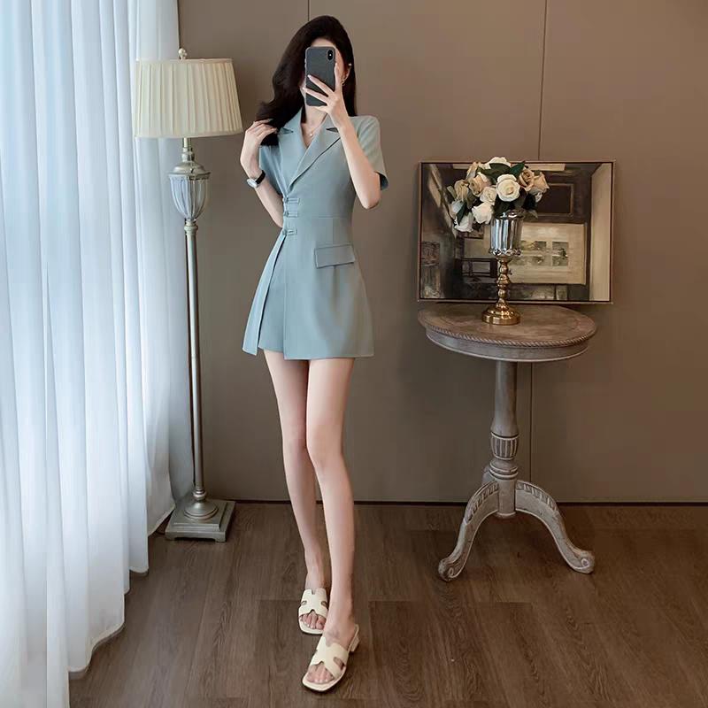 这一刻，我自己都觉得自己好美！经典小西装！穿搭