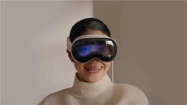 业内人士Mark Gurman爆料：苹果头显设备Vision Pro已经正式量产