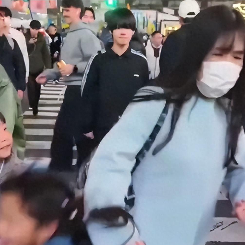 日本女子撞飞中国幼童后续：拒不道歉，身份曝光，专挑游客小孩

相信不少人都刷到了