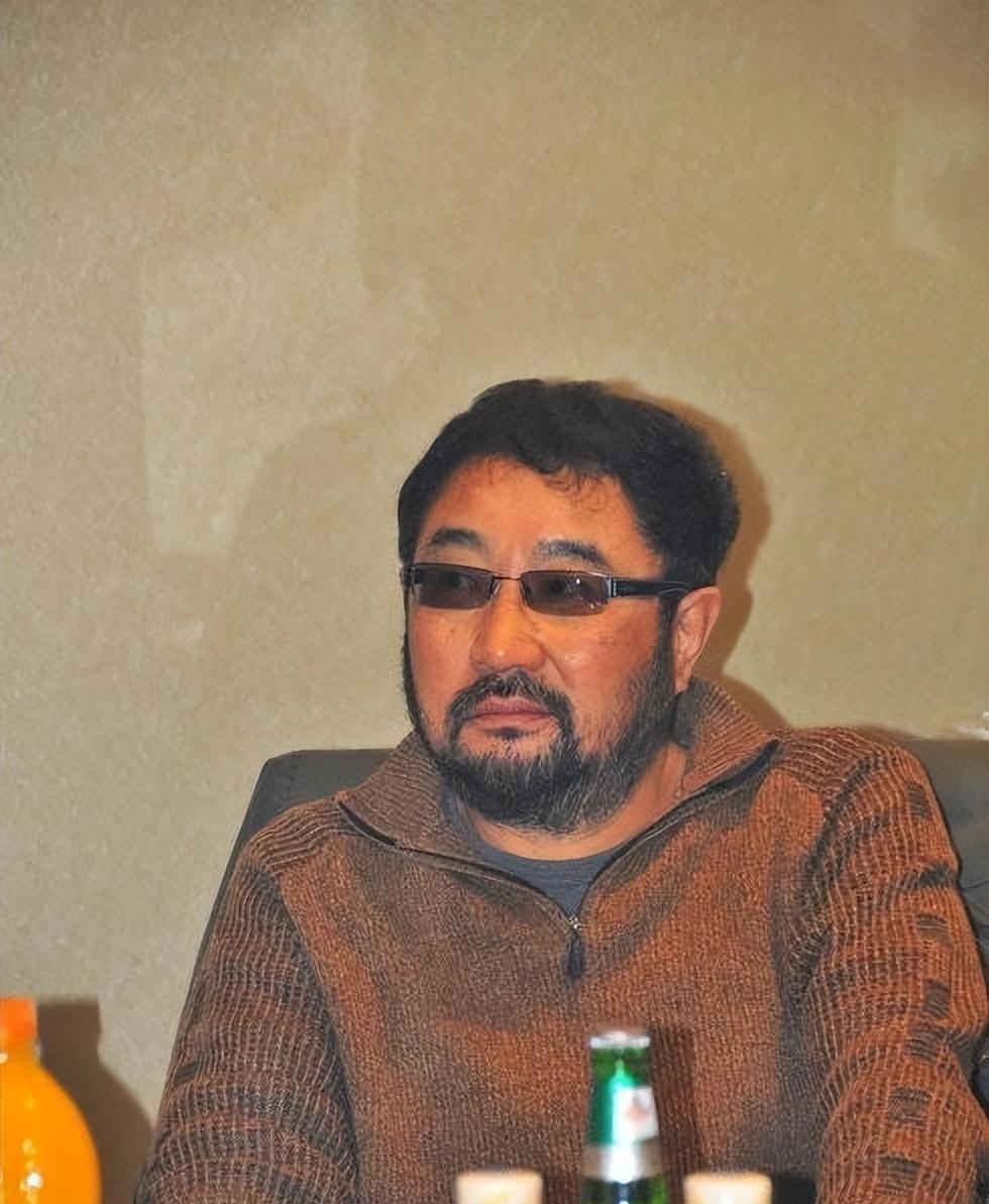 米家山：与潘虹离婚，转身爱上小21岁王小丫，如今过得怎么样了？
米家山，这位曾获