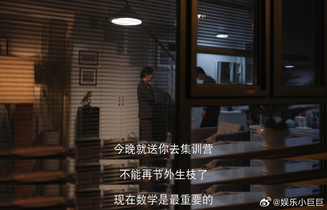 董璇对张凌赫钱包余额般的耐心 董璇对张凌赫的耐心已经接近“月底余额”极限了，每次
