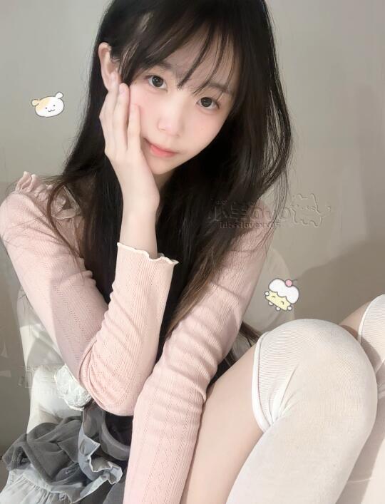 两张🎧◞♡˚ ·₊˚ ෆ