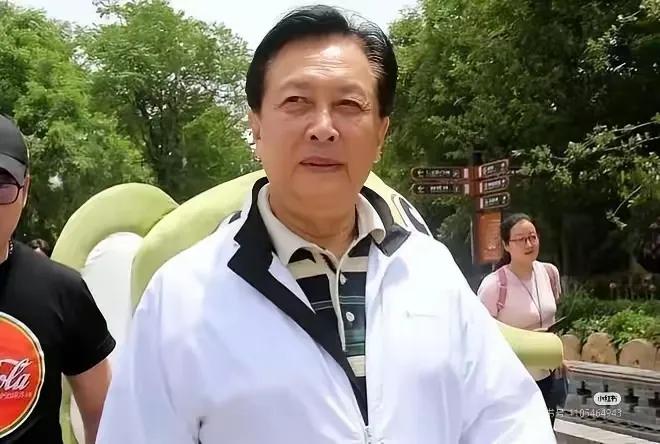 唐国强老师近照，还是那么高大，帅气，气场强强的！
