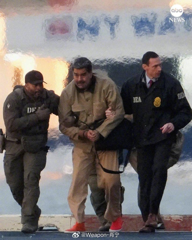 委美冲突武器装备解读委美冲突 委内瑞拉前总统尼古拉斯·马杜罗乘直升机抵达纽约市，