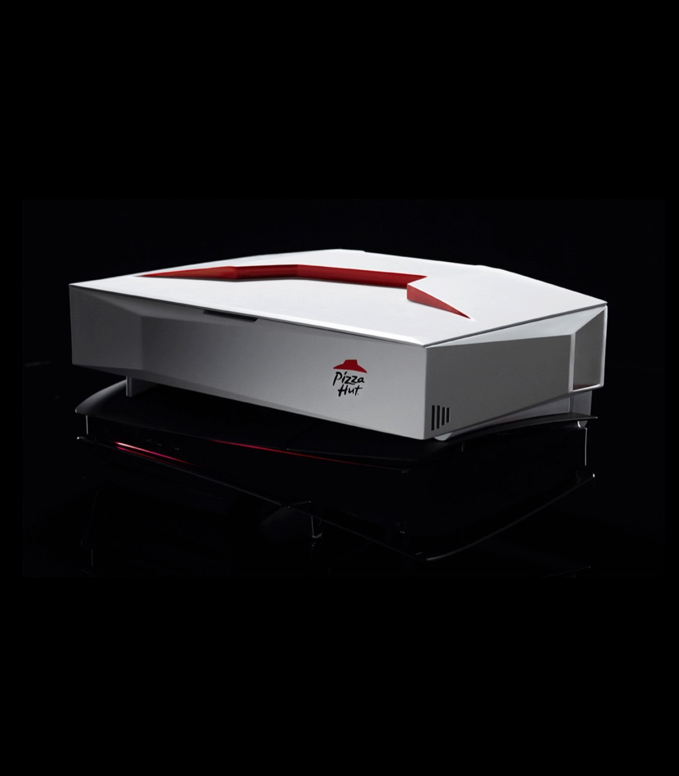 必胜客推出了一款3D 打印的“披萨保温器”，它可以利用PS5 的热量，在玩游戏时