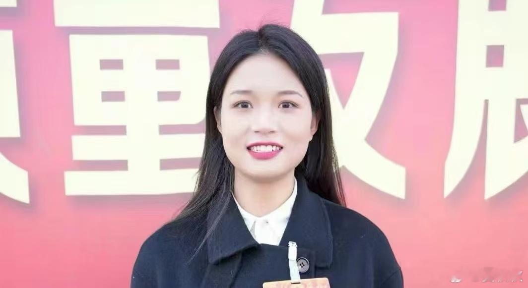 带老人旅游张桂芳，比我小20岁，我要认她当老师。这个“小芳书记”，做成了一件我一