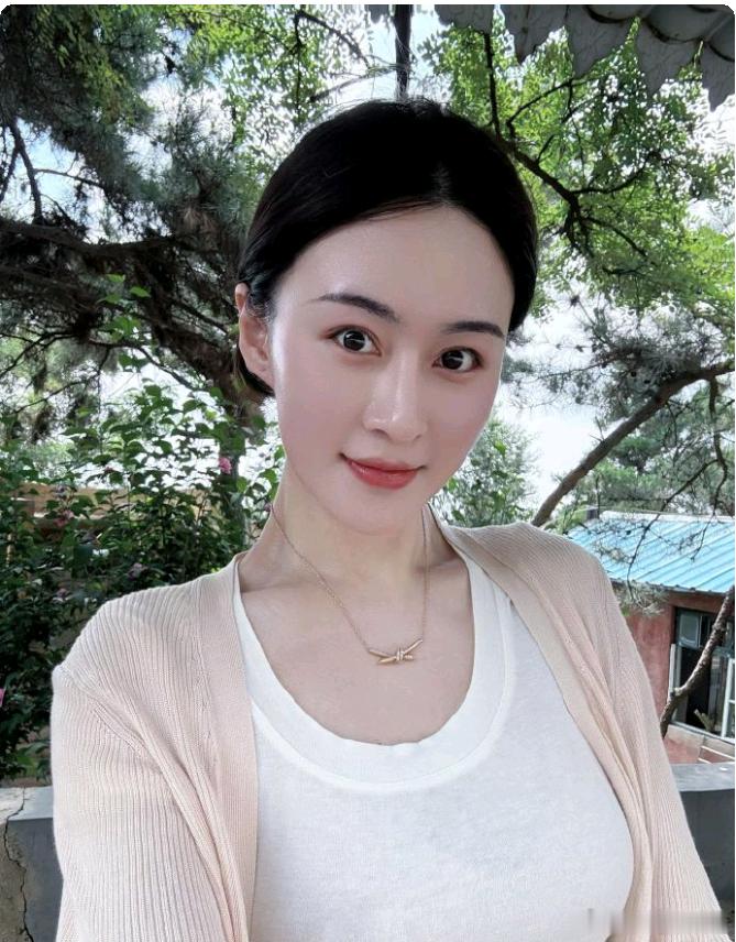 洋洋高锐·雾初透·吗◎街市觅锦绣树丛雾初透◎燕语莺声至味含婀娜秀◎寻声小径走露珠