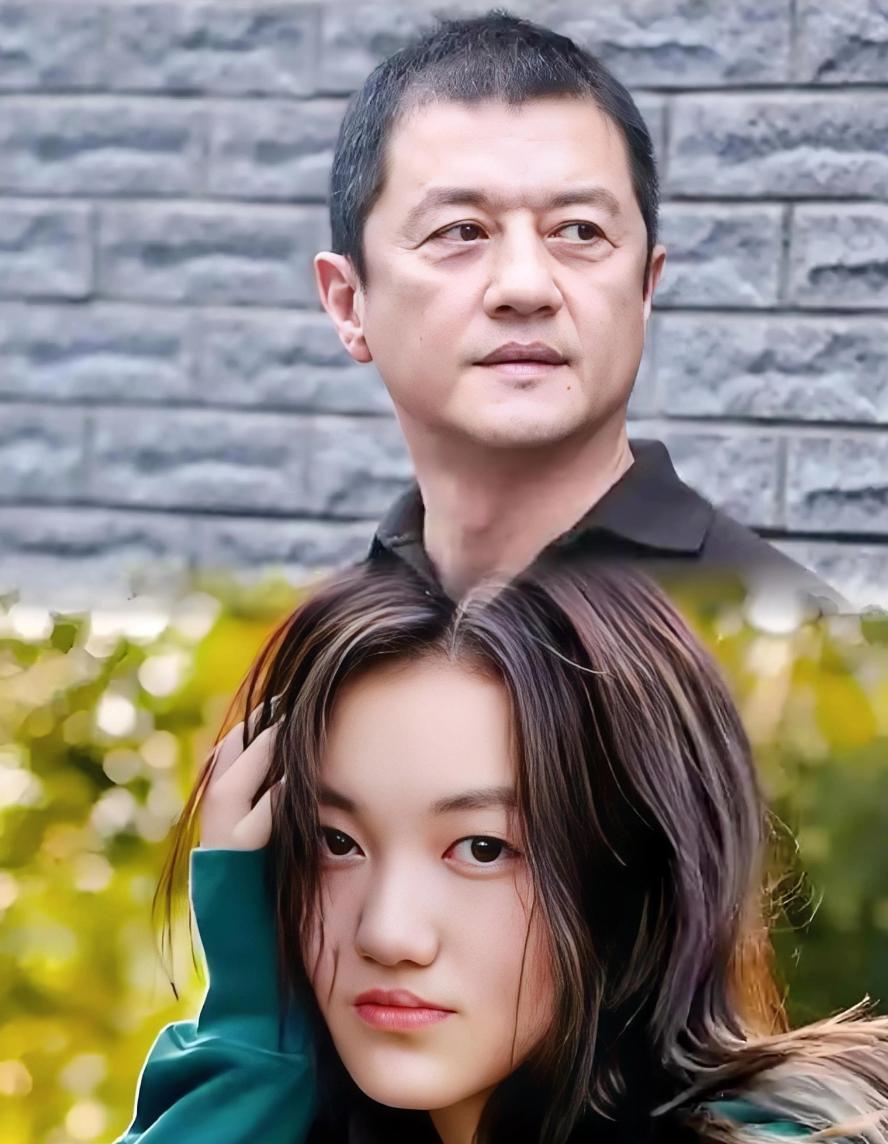 现在最高兴的
就是李亚鹏了
要知道女儿李嫣这么厉害，还自己买啥茶啊！

在李亚鹏
