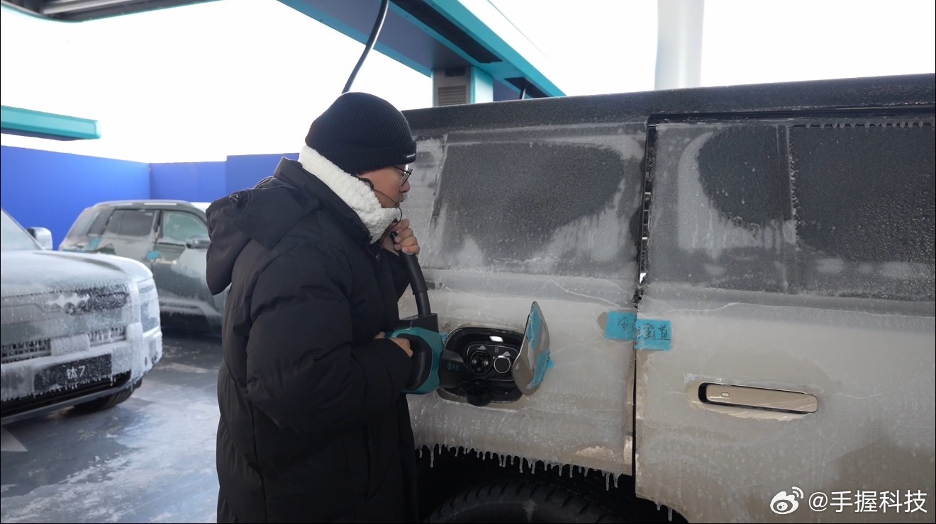 新能源行业聊到快充，大家心里都有一个顾虑：快，真的不会伤电池吗？但是比亚迪二代刀