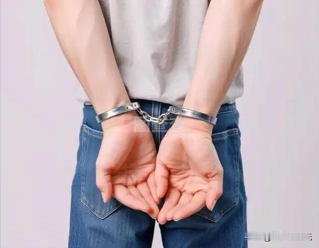 听说了吗？青海一男子的网恋女友竟然是假的，连脸和声音都是“拼”出来的！

当心，