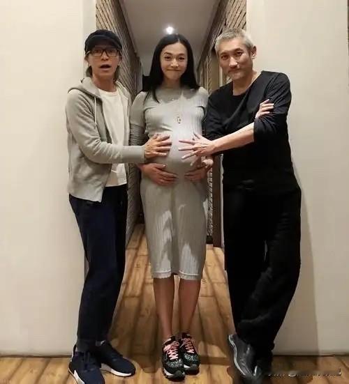 我超支持男性拥有育儿假。从家庭角度看，育儿可不是妈妈一个人的事，育儿假能让爸爸更