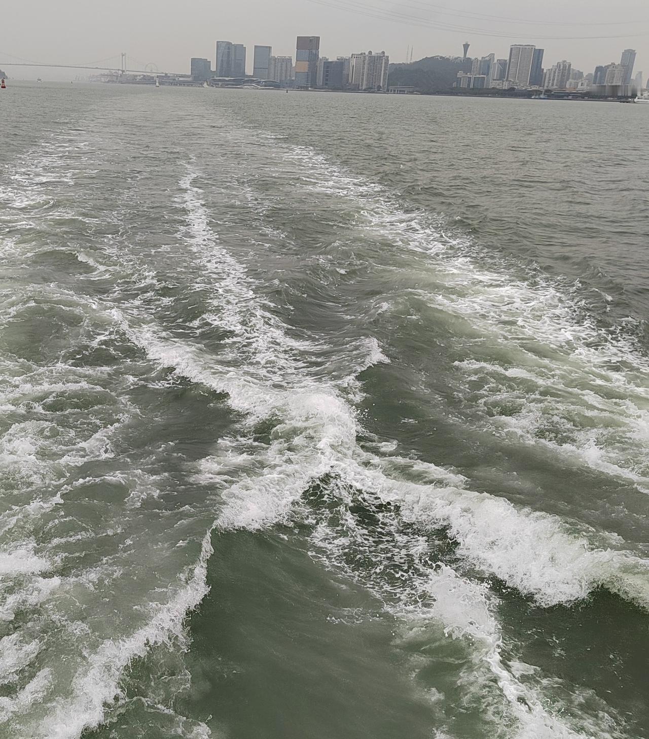 看头条了解台湾：
郑丽文真棒！她说：赖清德要反思自己为什么非洲走不成。倒是蓝营很