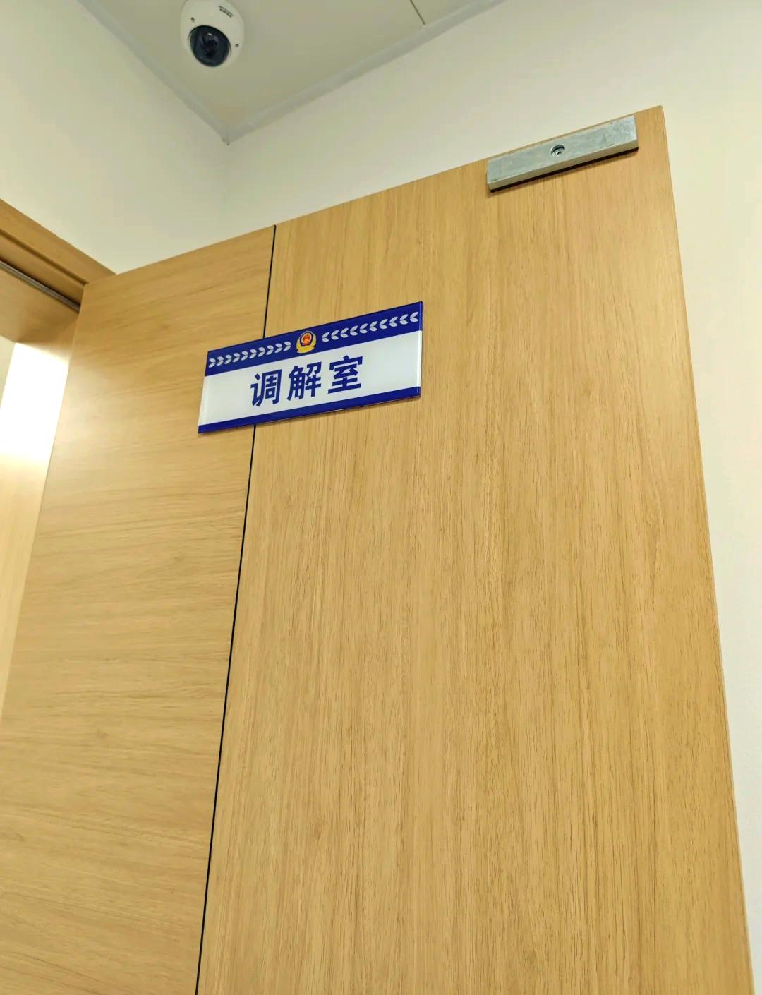 今天下午我接到了一个私人号码（159****6169）的电话，在电话中她说她是山