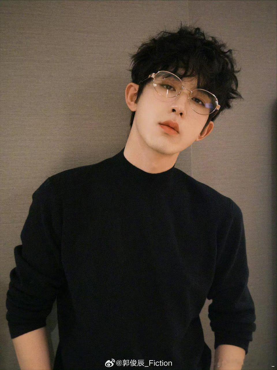 郭俊辰当我穿上男人最性感的衣服谁懂啊！郭俊辰这波直接鲨疯了，穿上男人最性感的衣服