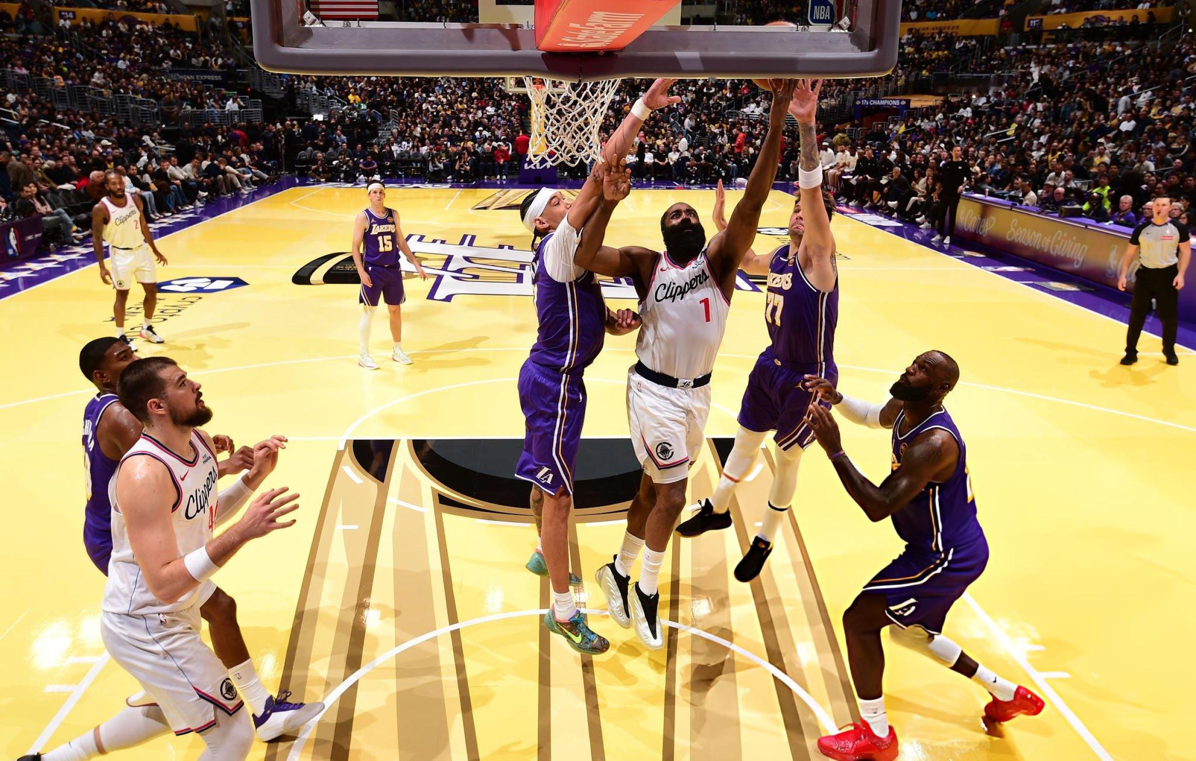 18/82新赛季篮不住我的观赛搭子