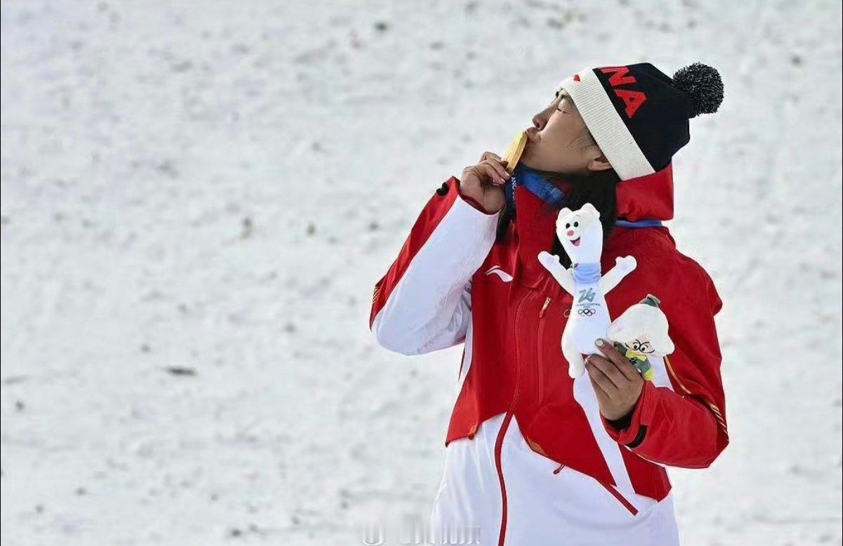 徐梦桃36岁还能卫冕奥运冠军，中国女人太牛了！！！女人真的不要太早放弃自己！ 