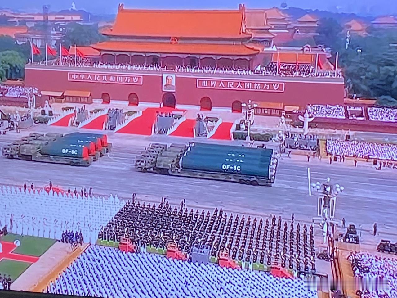 今年最舍不得删的照片庄严的阅兵仪式，震撼的场面，热血沸腾！🇨🇳🇨🇳🇨?
