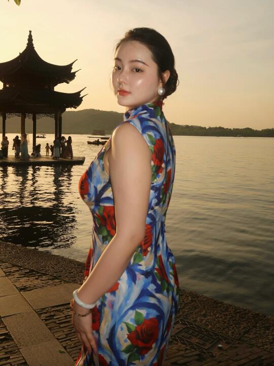 玉脂一样的美女