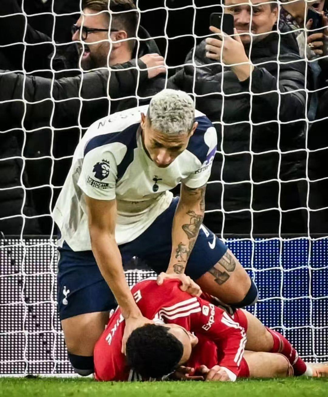 理查利森真脏热刺1比2利物浦