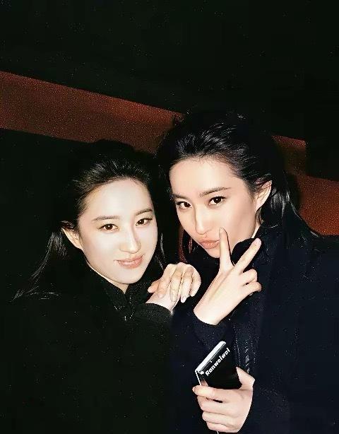 这两个一个是刘亦菲！一个是替身杜雨宸！你能分清楚她们吗？ 