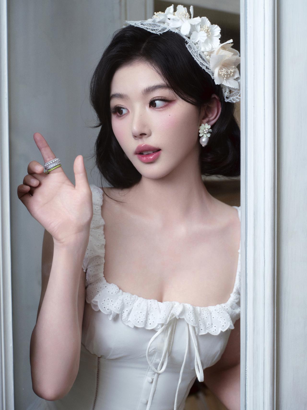 洁白无瑕的雪莲花[飞吻]
孔雪儿