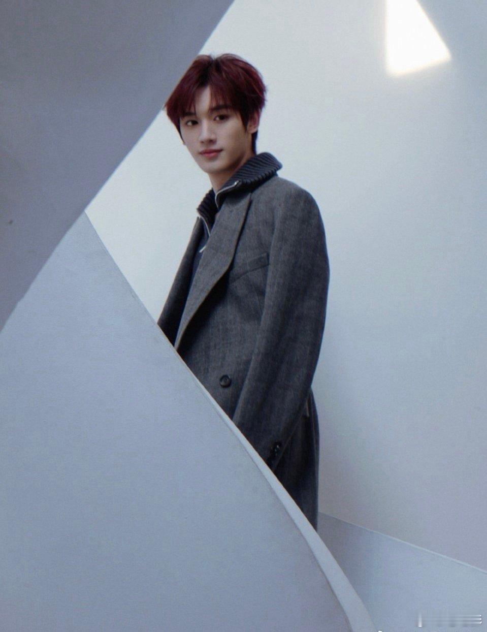 丁程鑫24岁本命年生日贺峻霖祝丁程鑫本命年快乐二十四岁如约而至，本命年也要顺顺利