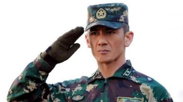 2004年，演员任天野突然接到大11岁继母的电话：“天野，我怀了你爸的宝宝。他却