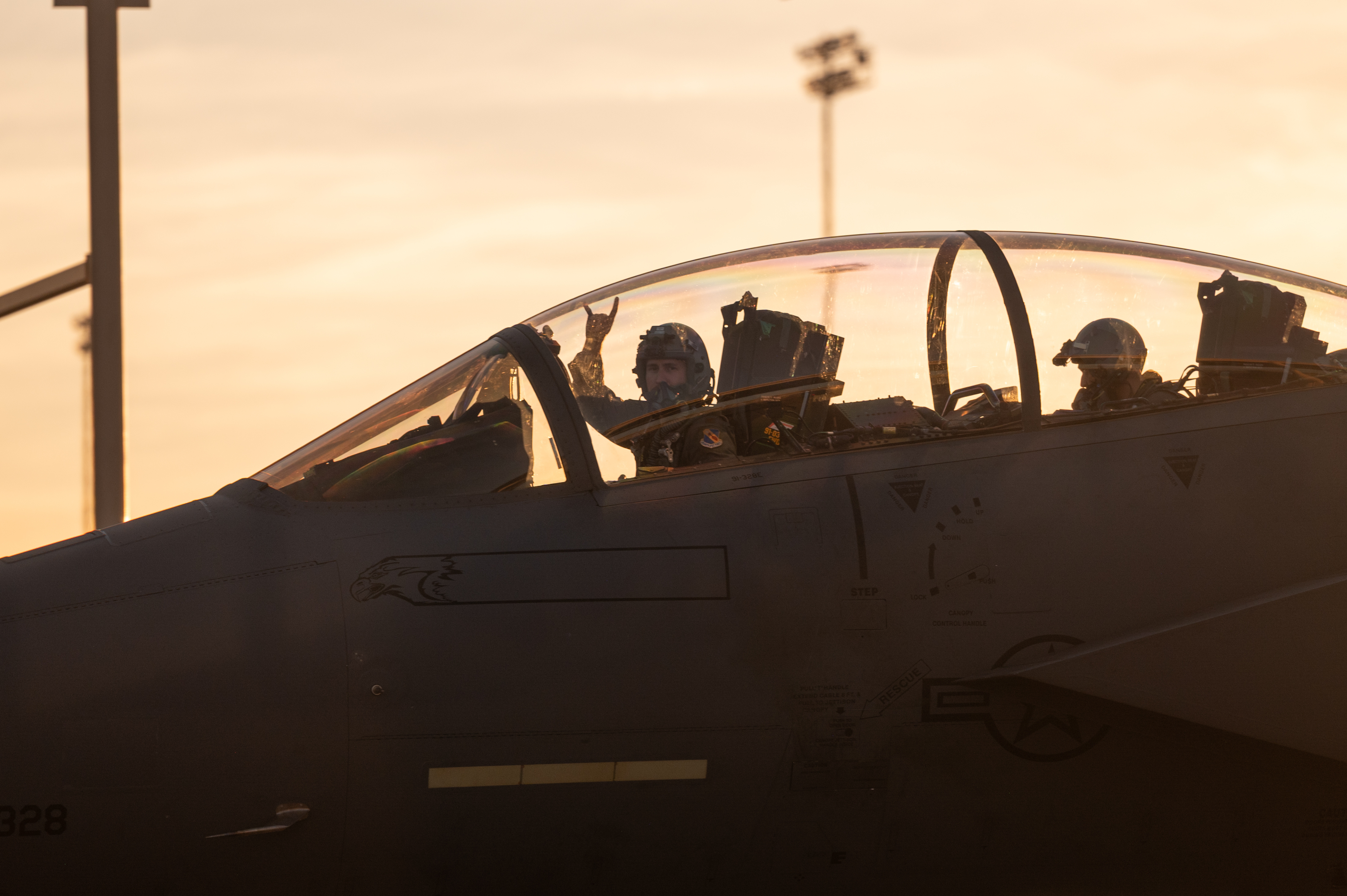 今日老鹰 近日的”攻击鹰”们，F-15E暖调组。 