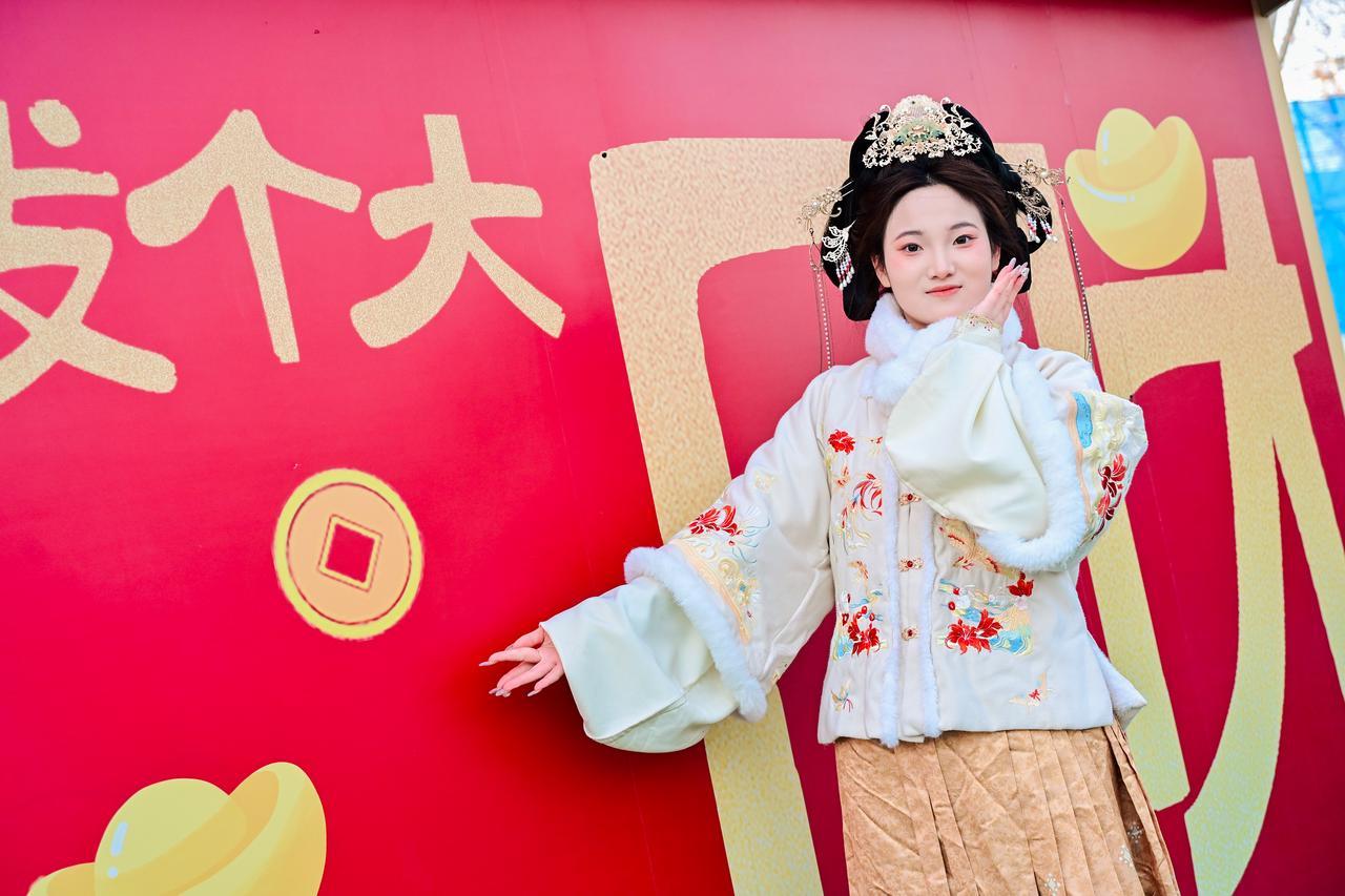 小年吃饺子的含金量还在上升马年第一口福气是济南给的 谁懂济南小年的排面！大明湖畔