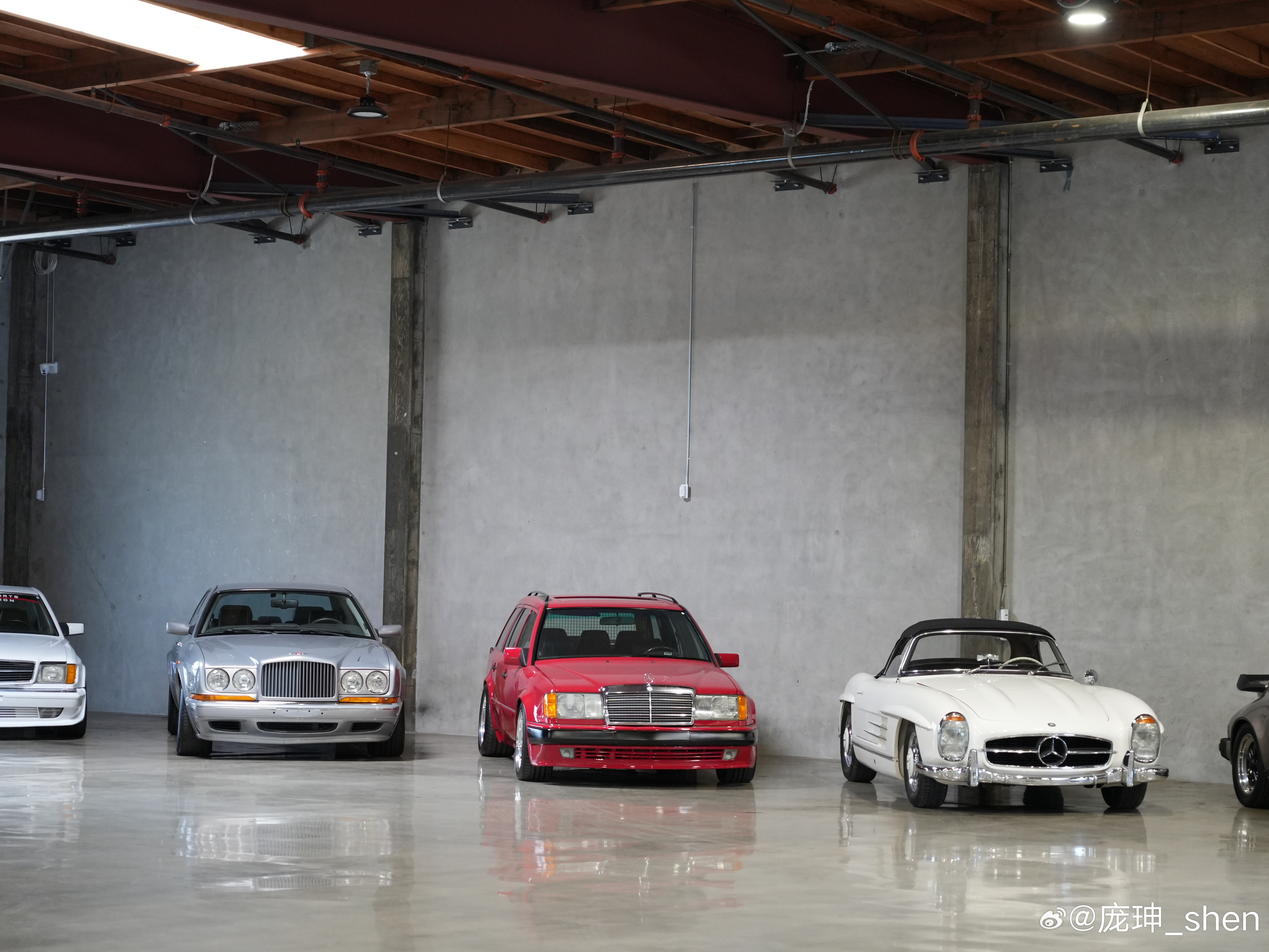 #shen车视界# Hagerty车库一角，正中间这辆S124经过了全面的Res