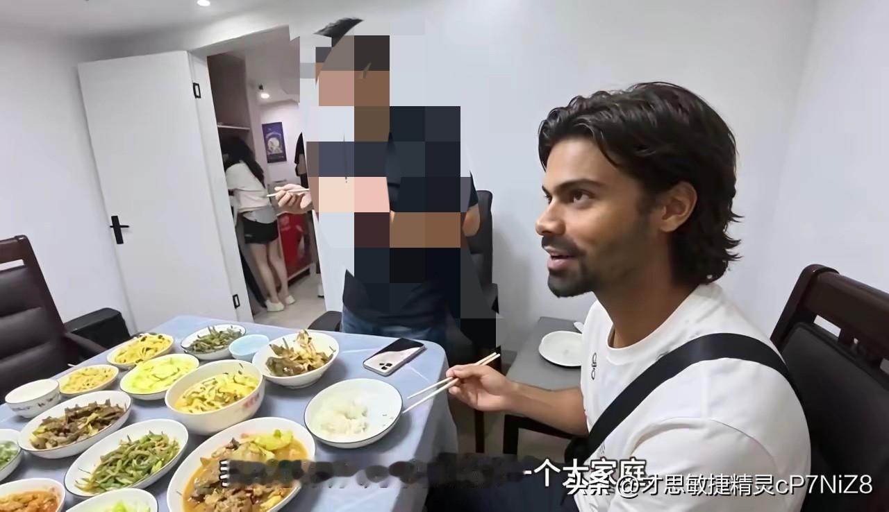 在外网抹黑中国的印度穷游博主，竟然又受到了热情的招待，也不知道国人为什么那么崇洋