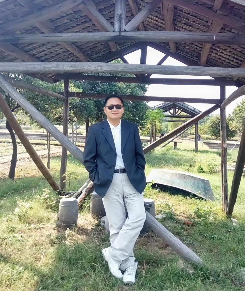 这几天很多朋友在我直播间，还有评论区给我留言，

老王，五一小长假去你姐姐家相亲