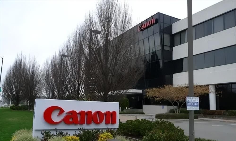 三星、东芝走了，把生产线搬去了越南。阿迪耐克也走了，将工厂搬到了越南，现在就连佳