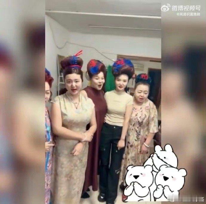 #天津大姨盘头欢迎潘玮柏# 我还第一次见盘的如此高的头发呢，潘玮柏应该也感受到了